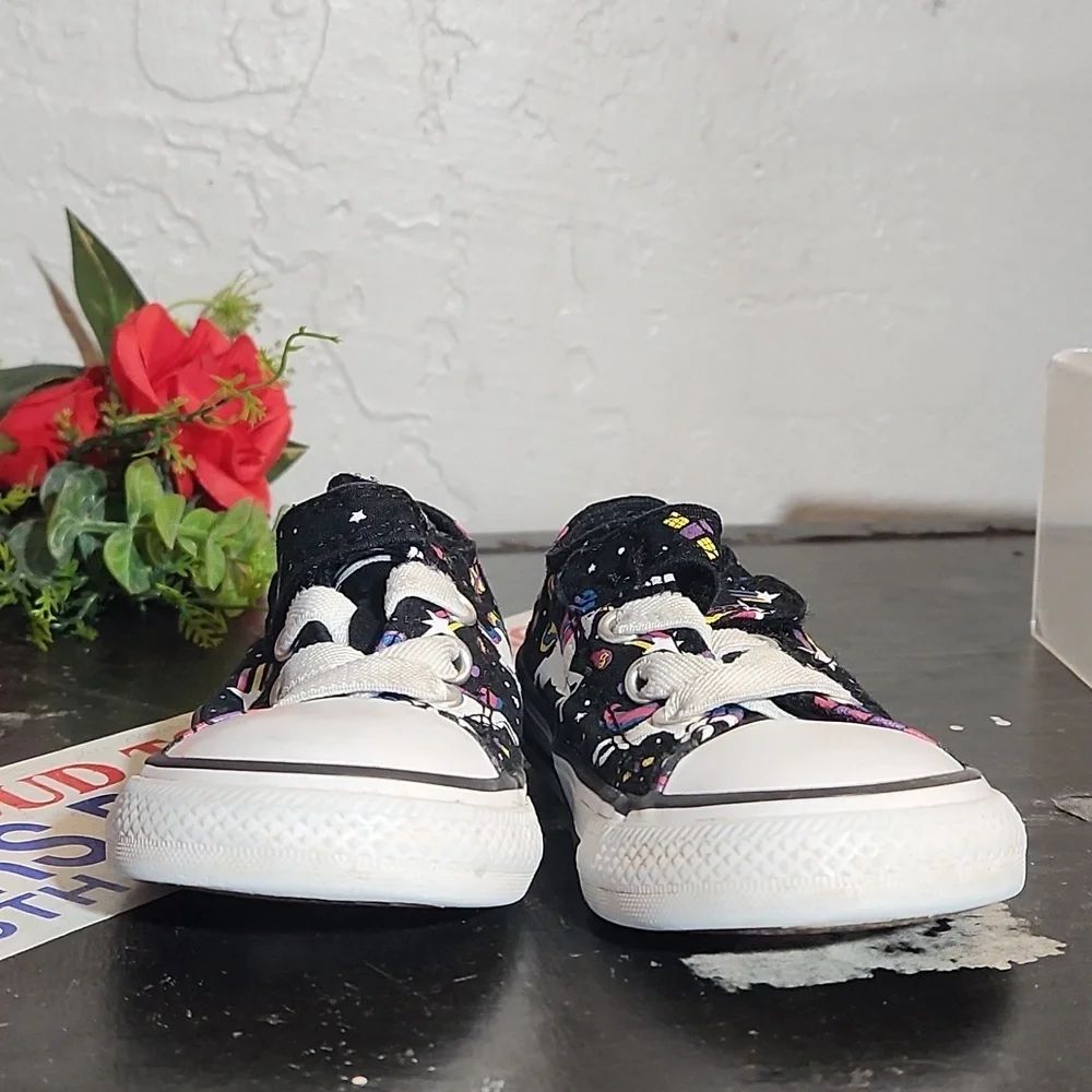 CONVERSE Chuck Taylor Unicorn Sneaker 5M Toddler
